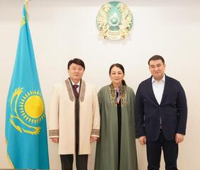 АКИМ ТУРКЕСТАНСКОЙ ОБЛАСТИ ВСТРЕТИЛСЯ С ИЗВЕСТНЫМИ ДЕЯТЕЛЯМИ КУЛЬТУРЫ И ОБМЕНЯЛСЯ С НИМИ МНЕНИЯМИ