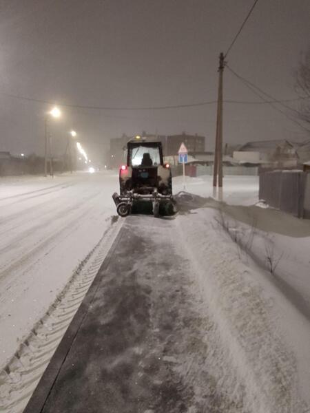 Более 1 600 единиц спецтехники задействовано в снегоуборочных работах в Астане