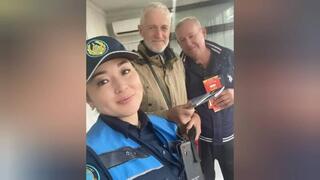 Сотрудник туристической полиции оказал помощь иностранным гостям