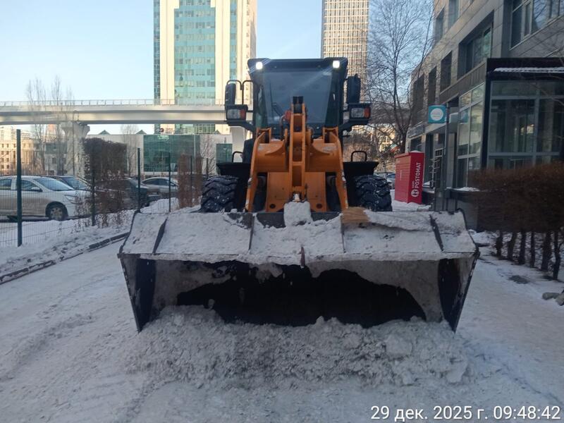 Почти 3 000 дорожных рабочих и свыше 1 400 единиц спецтехники задействованы в снегоуборочных работах в Астане