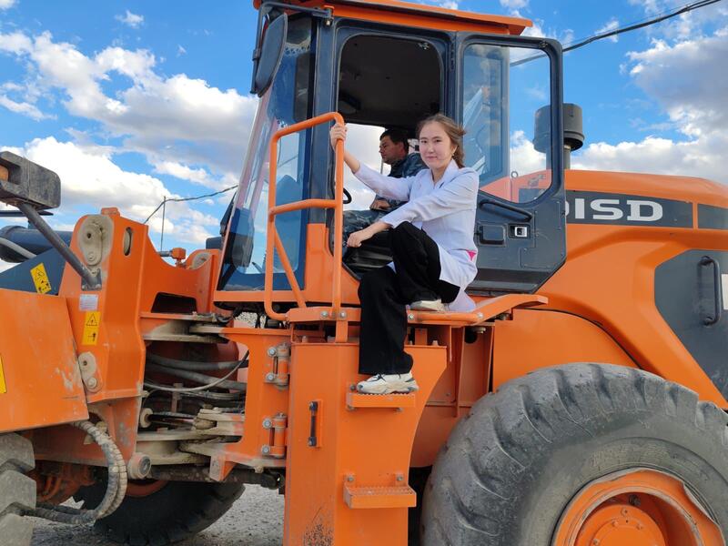 Школьница из Аягоза разработала эко-асфальт из пластиковых отходов