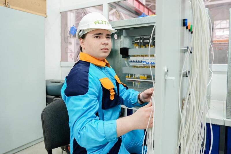 «Путь в профессию: от колледжа к производству»: молодежь столицы провела встречу на электротехническом заводе