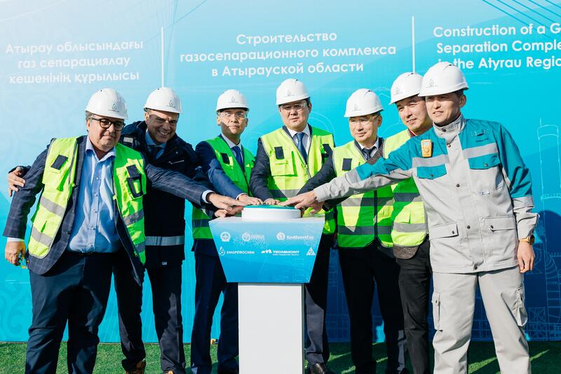 В Атырауской области забили первые сваи Газосепарационного комплекса