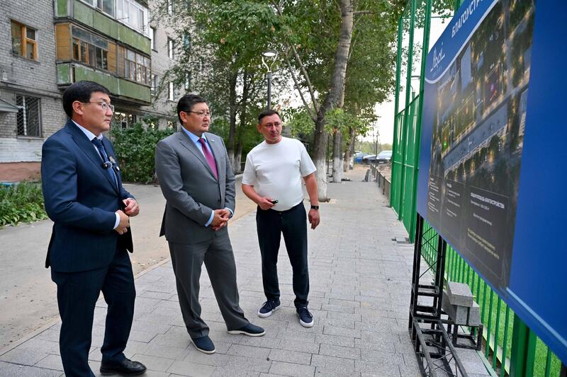 В этом году в Семее отремонтируют внутридворовые дороги почти в 100 дворах многоквартирных домов