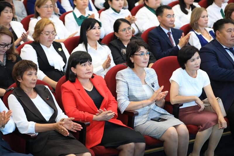 Свыше 15 тысяч педагогов приняли участие в традиционной августовской конференции учителей