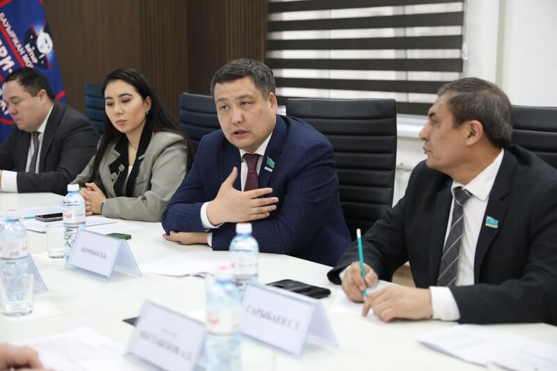 В Алматы прошел круглый стол по вопросам военно-патриотического воспитания