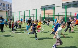 «Казахстан без насилия в семье»: в столичном дворе провели мероприятие для детей и их родителей