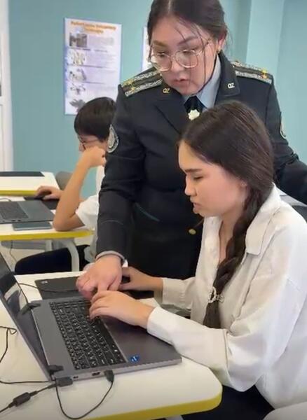 В Восточно-Казахстанской области продолжается образовательный проект «Qarzhy Sagshysy» по повышению финансовой грамотности подростков