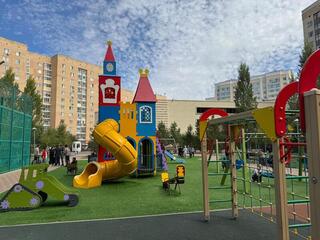 Обновленный двор после капитального ремонта торжественно открыли ко Дню Конституции