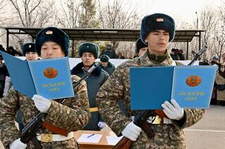 Шестьсот солдат в Конаевском и Усть-Каменогорском гарнизонах привели к Военной присяге