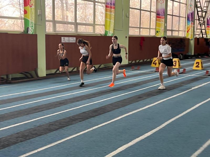 200 спортсменов участвуют в республиканском турнире по лёгкой атлетике памяти Казыбека Нуржанова