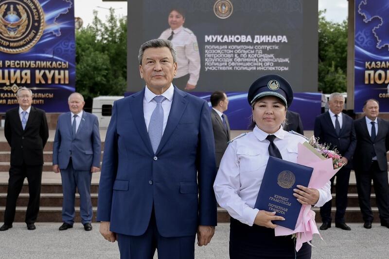 Полицейским Северо-Казахстанской области вручили ключи от 100 новых служебных автомобилей