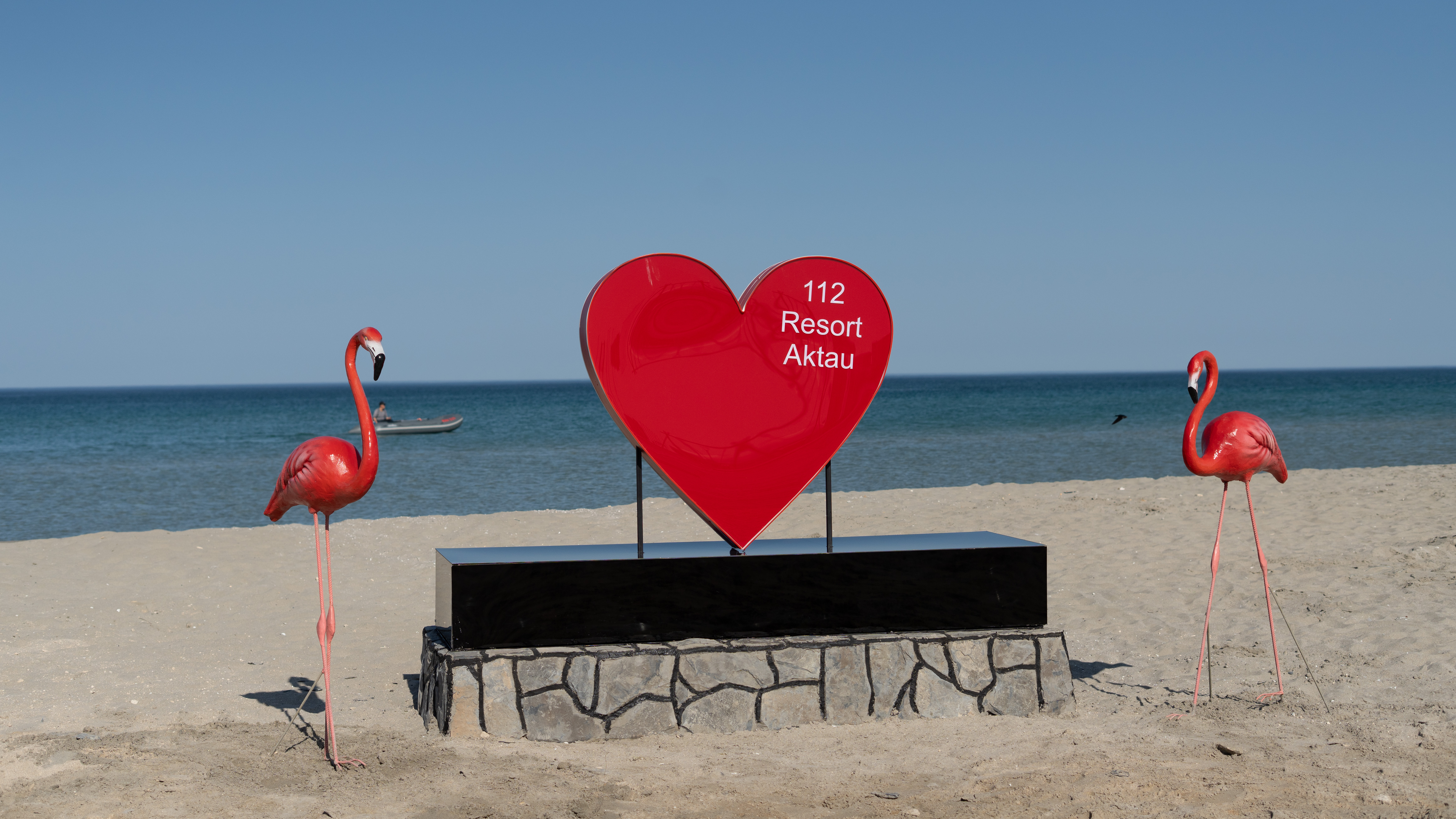 Чингис Аринов открыл первый в Казахстане центр отдыха «112 Resort Aktau» для сотрудников МЧС