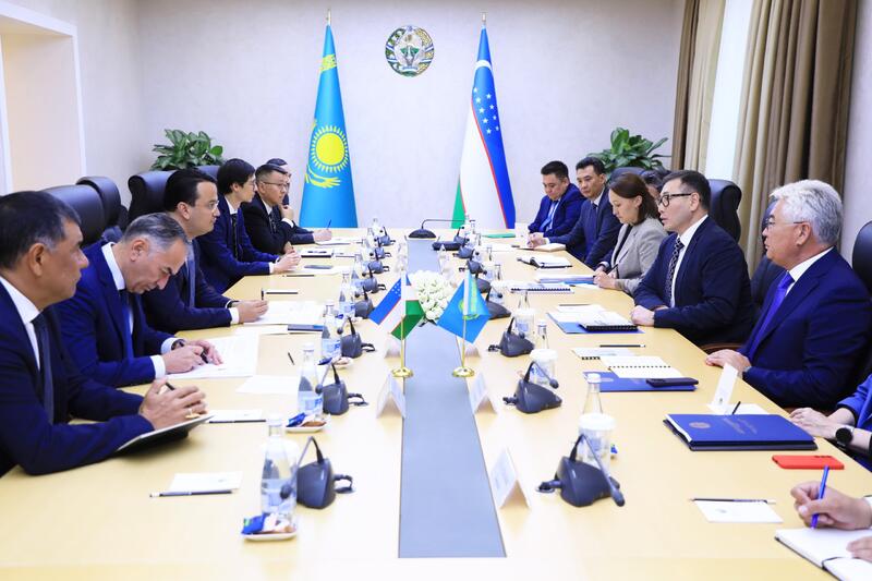 Казахстан и Узбекистан обсудили меры по увеличению объемов торговли и облегчению транзитных перевозок