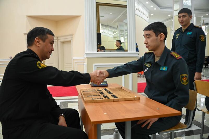 В Министерстве обороны определили сильнейших шахматистов и мастеров игры в тоғызқұмалақ