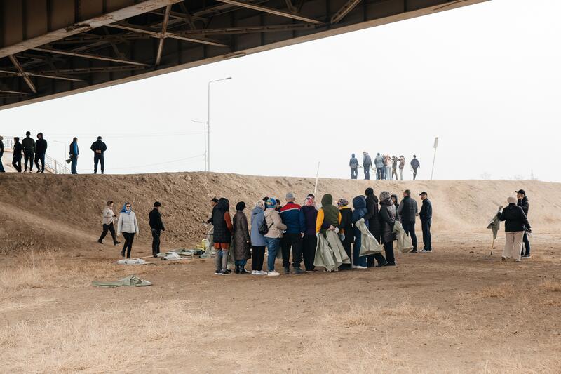 В Атырау прошёл субботник «Чистый берег»