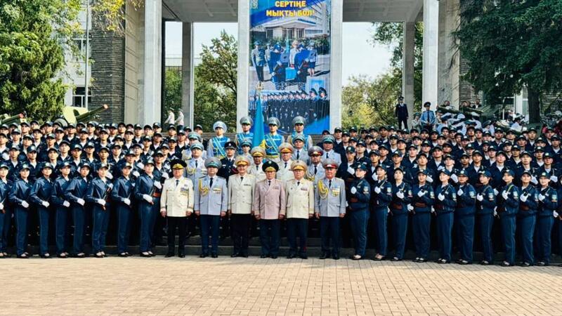 300 курсантов Алматинской академии МВД приняли присягу