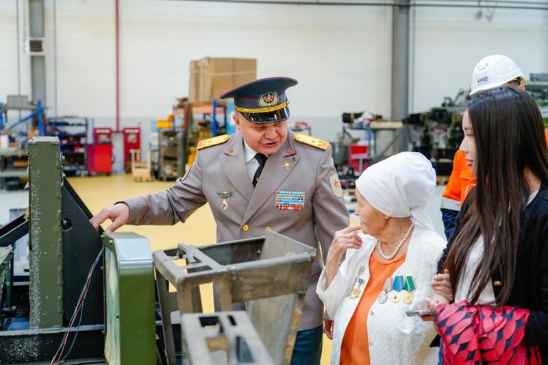 В Астане труженики тыла посетили отечественный завод по производству военной техники
