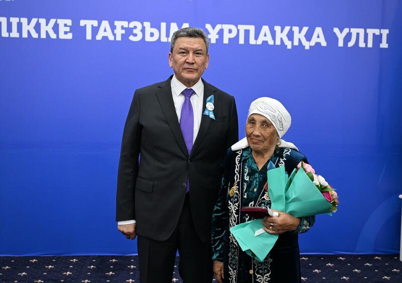 Ветеранам тыла СКО вручили юбилейные медали 80-летия Победы