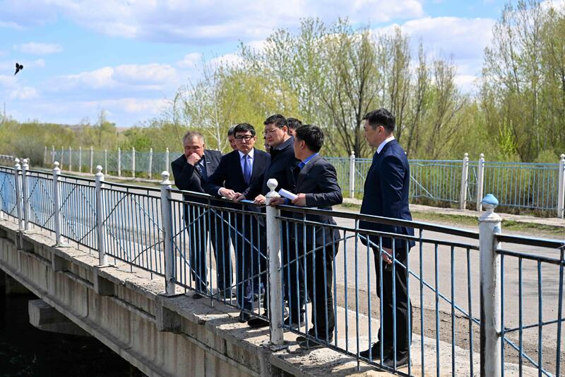 Аким области ознакомился с состоянием моста через реку Талменка в Кокпектинском районе