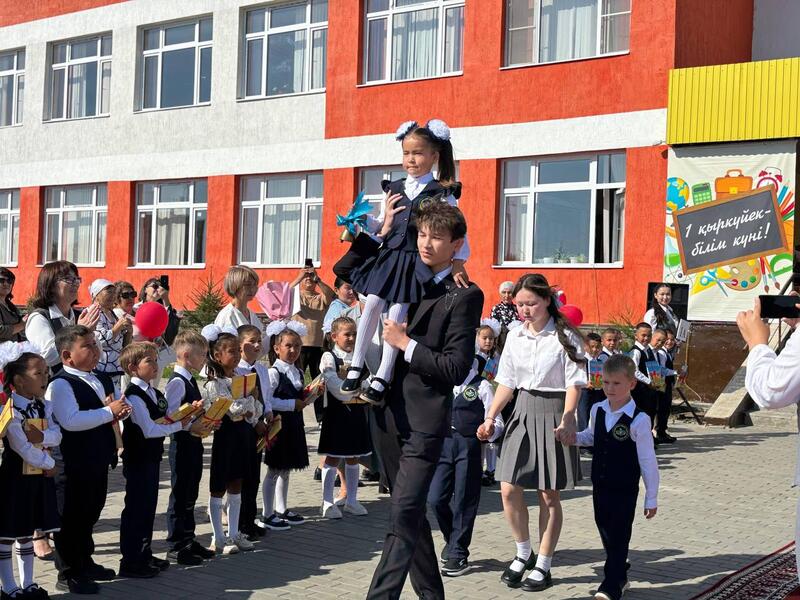 В новом учебном году более 19 тысяч актюбинских первоклассников пошли в школу