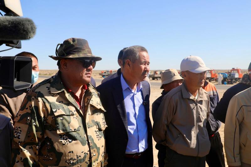 Министр сельского хозяйства в рамках рабочей поездки в Аральский район ознакомился с ходом работ по химической обработке против особо опасных вредителей