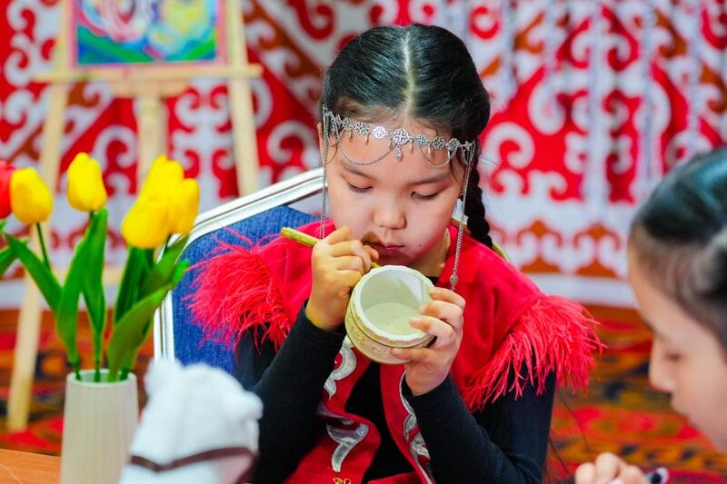 В Астане для детей развернули творческую зону на Наурыз