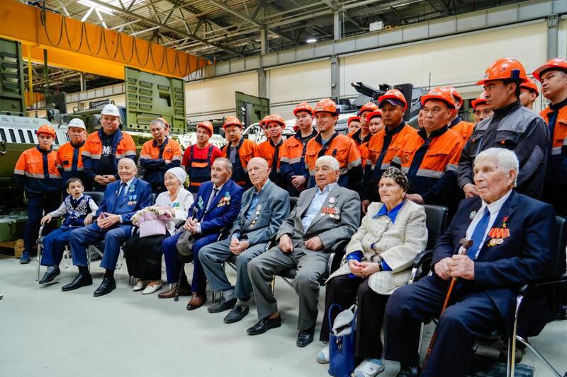 В Астане труженики тыла посетили отечественный завод по производству военной техники
