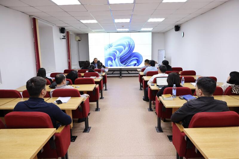 Члены Высшего Судебного Совета провели гостевые лекции для магистрантов Академии правосудия
