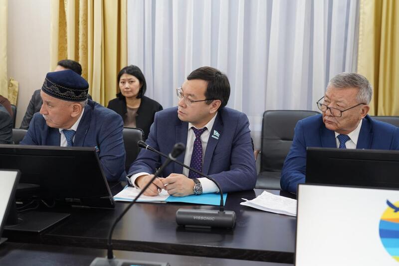 Аким Акмолинской области Марат Ахметжанов встретился с членами общественного совета