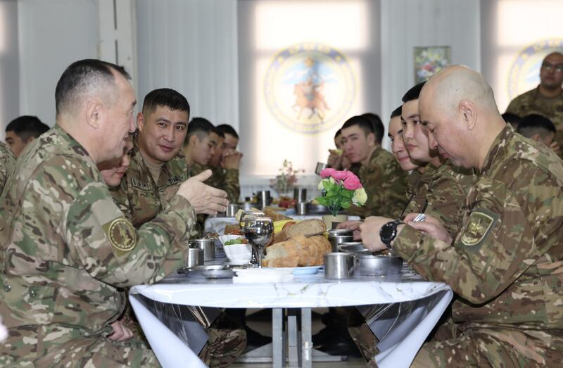 Министр обороны проинспектировал военные объекты в Кызылординской области