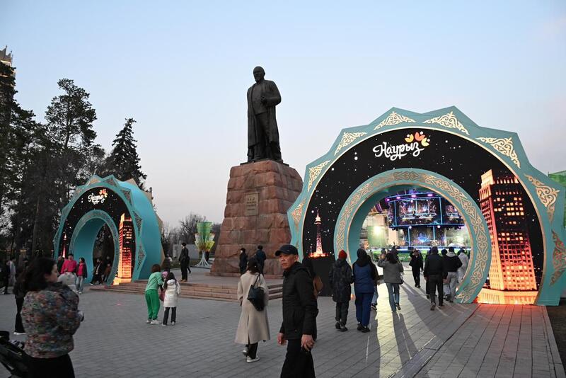 Праздник весны в сердце Алматы: концерт и ремесленная ярмарка на площади Абая