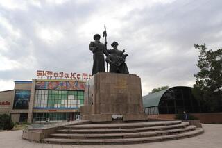 В Талдыкоргане благоустраиваются памятники «Үш Ата» и Кабанбай батыру