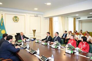 Бейбит Исабаев принял десятикратных чемпионов страны – волейболисток команды «Жетісу»