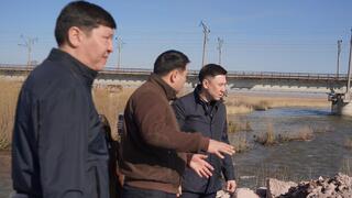 На железнодорожных дачах «Садовое» ситуация стабильнее, чем в прошлом году: Ануар Кумпекеев проверил паводкоопасные участки