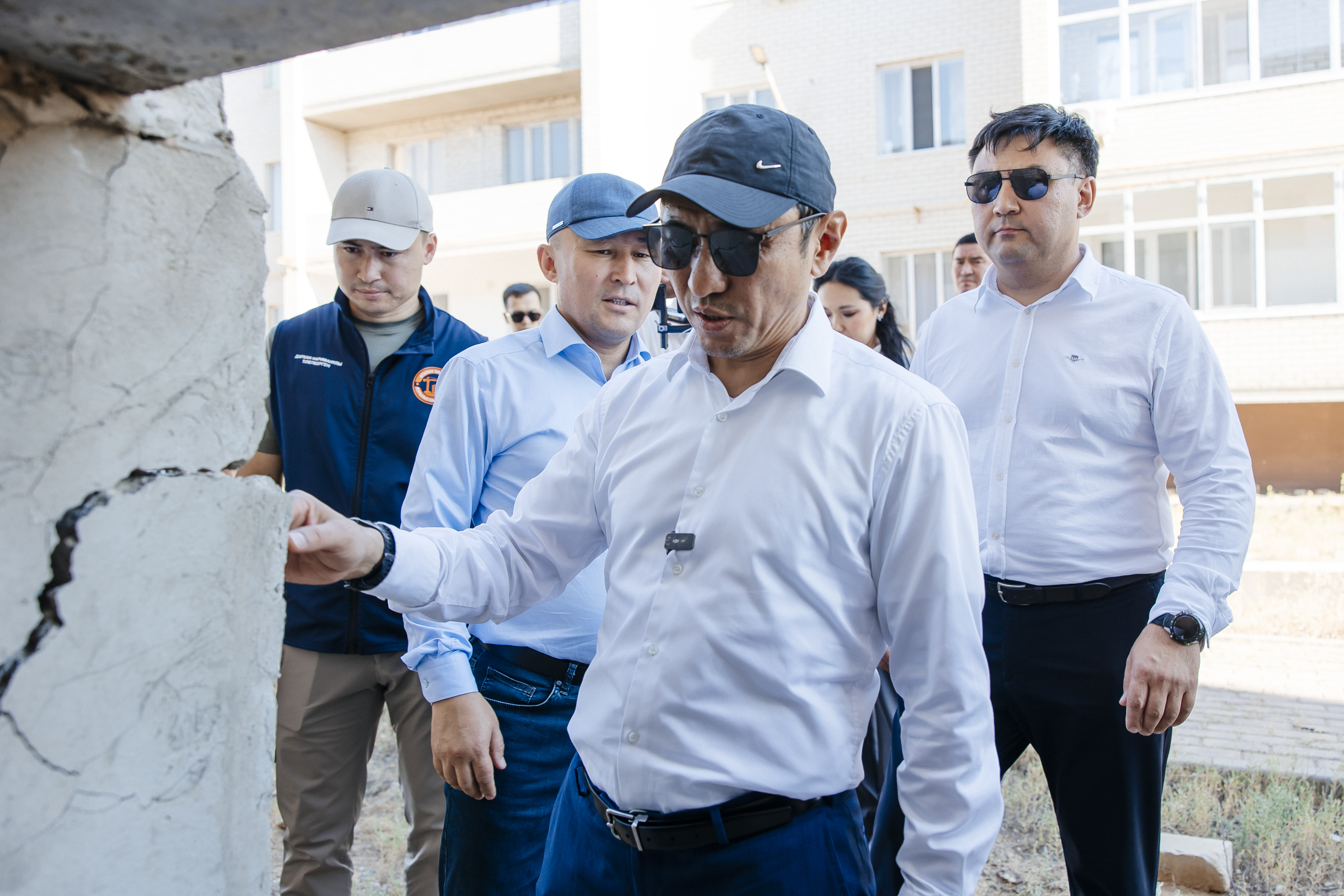Болат Акчулаков проинспектировал проблемные объекты Макатского района