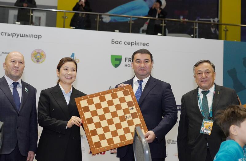 В ЧЕМПИОНАТЕ КАЗАХСТАНА ПО ШАХМАТАМ СРЕДИ ЮНИОРОВ В ТУРКЕСТАНЕ ПРИНИМАЮТ УЧАСТИЕ 1052 СПОРТСМЕНА