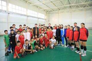 Асхат Шахаров встретился с юными спортсменами в Кобде