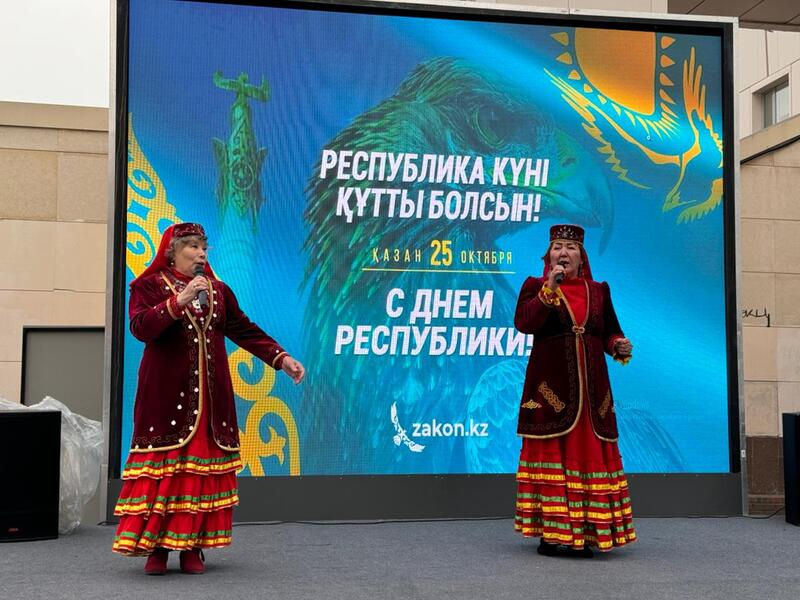 В честь Дня Республики в районе «Сарыарка» Астаны прошел праздничный флешмоб