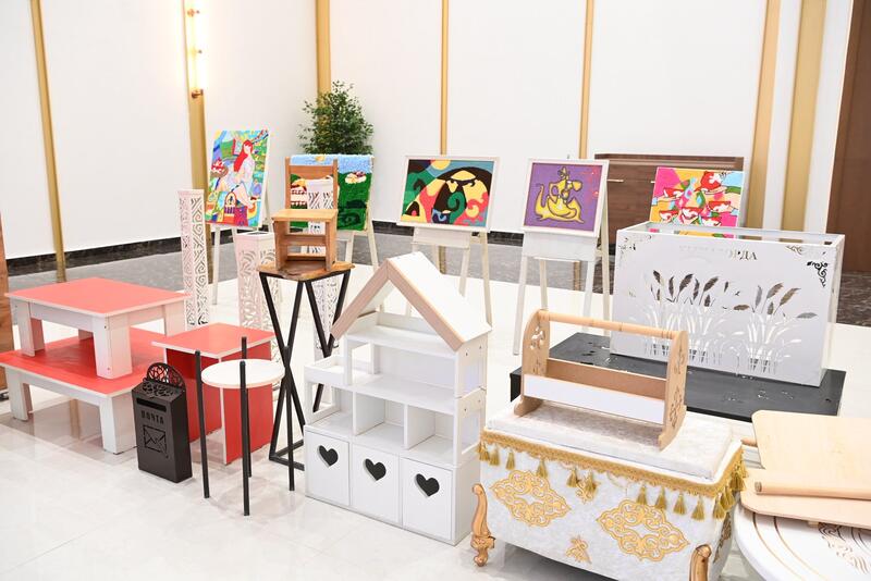 Депутаты Парламента ознакомились с работой Центра компетенций