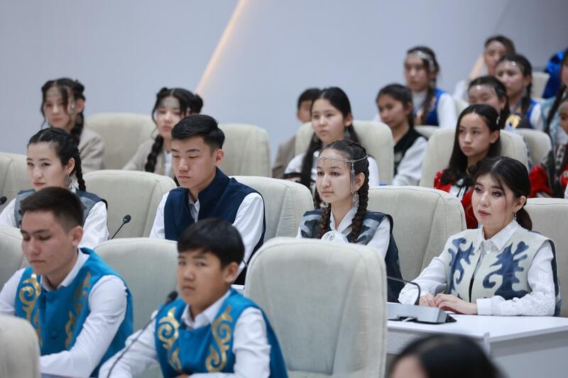 Ербол Карашукеев встретился с финалистами второго сезона «Ой шебері»