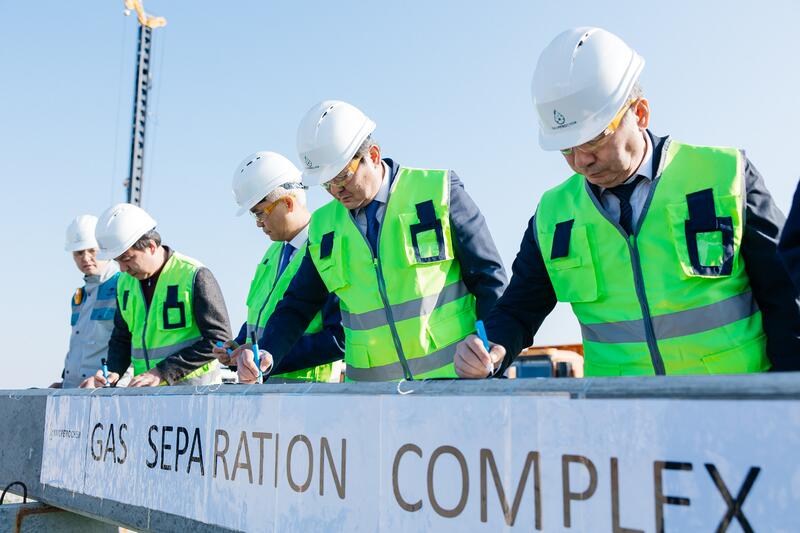 В Атырауской области забили первые сваи Газосепарационного комплекса