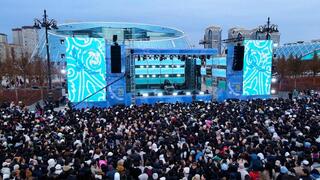 Сотни горожан собрались у монумента “Қазақ елі”: как в Астане отметили День Республики