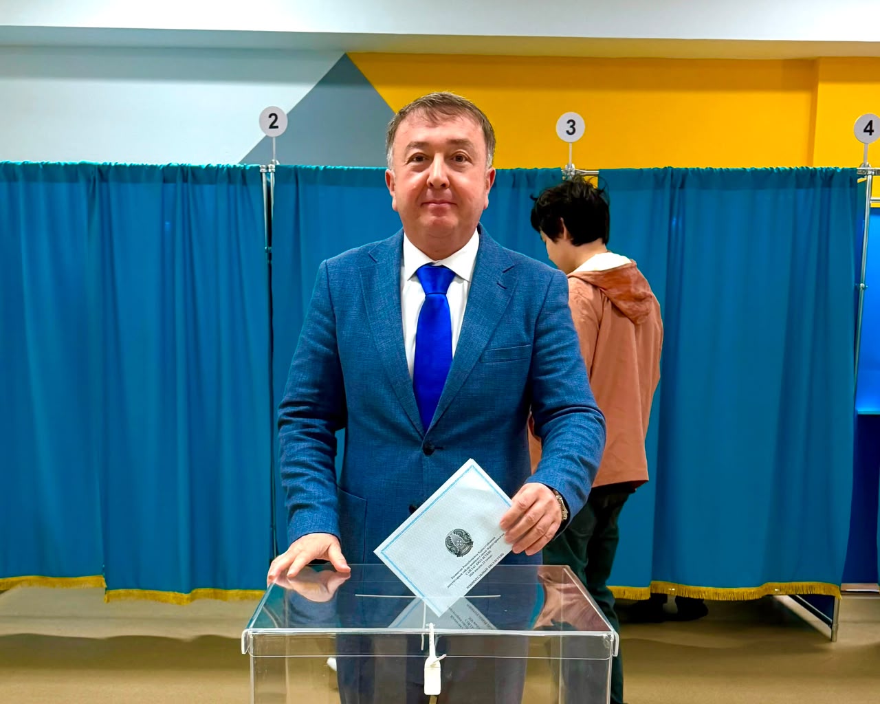 Министр юстиции РК Ерлан Сарсембаев принял участие в выборах