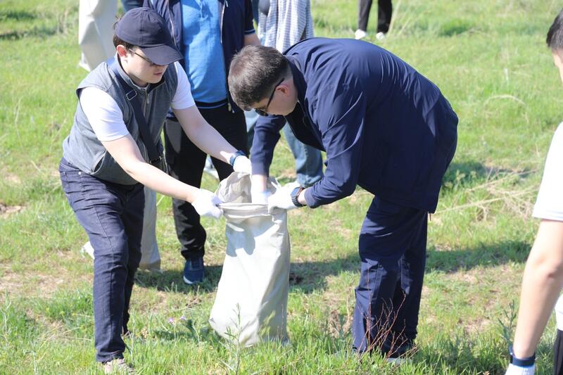 В КАРАТАУСКОМ РАЙОНЕ ПРОШЛА АКЦИЯ ЧИСТОТЫ В РАМКАХ ПРОГРАММЫ «ТАЗА КАЗАХСТАН»