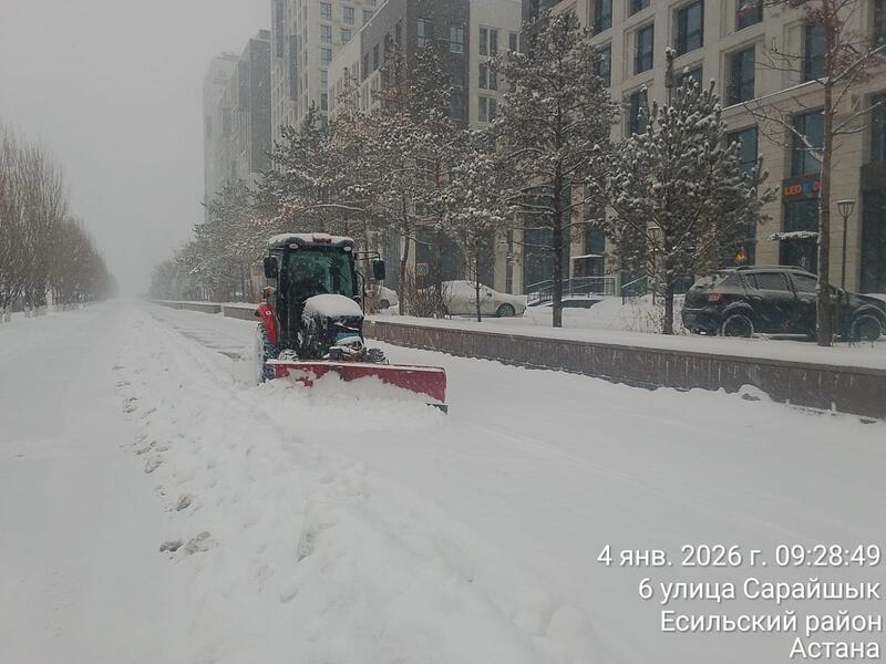 Более 3000 дорожных рабочих и свыше 1600 единиц спецтехники задействованы в снегоуборочных работах в Астане
