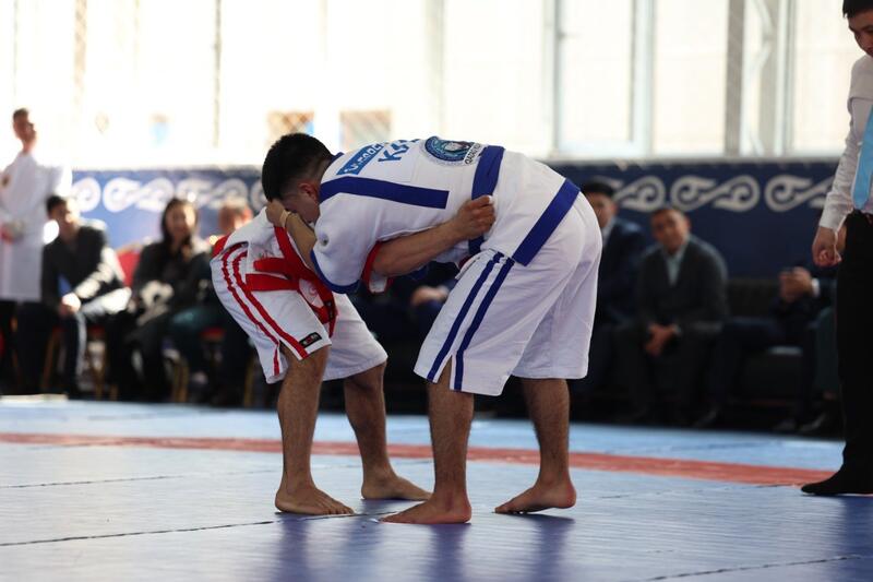 Первенство силовиков: свыше 200 палуанов борются за чемпионский титул