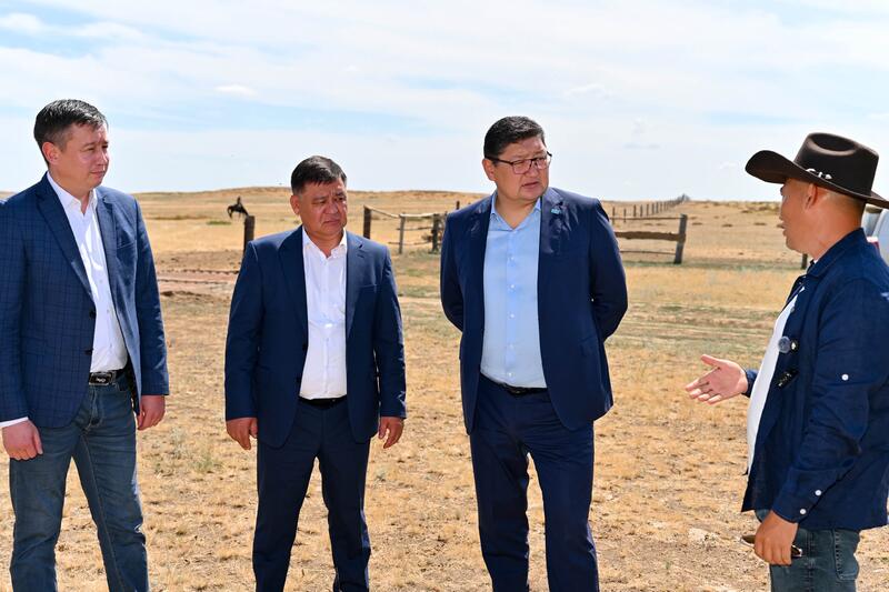 Аким области ознакомился с работой современного крестьянского хозяйства в Жарминском районе