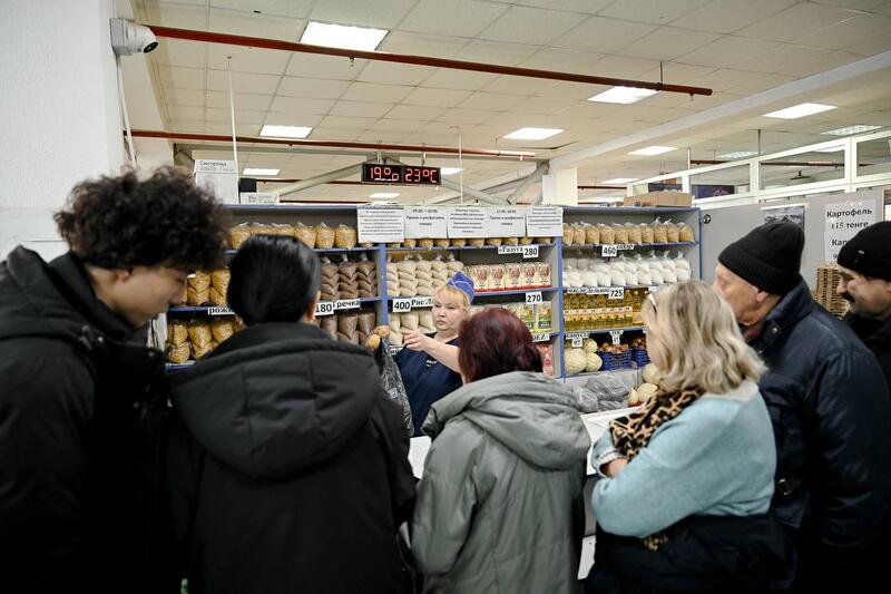 Аким области проверил цены на продукты питания