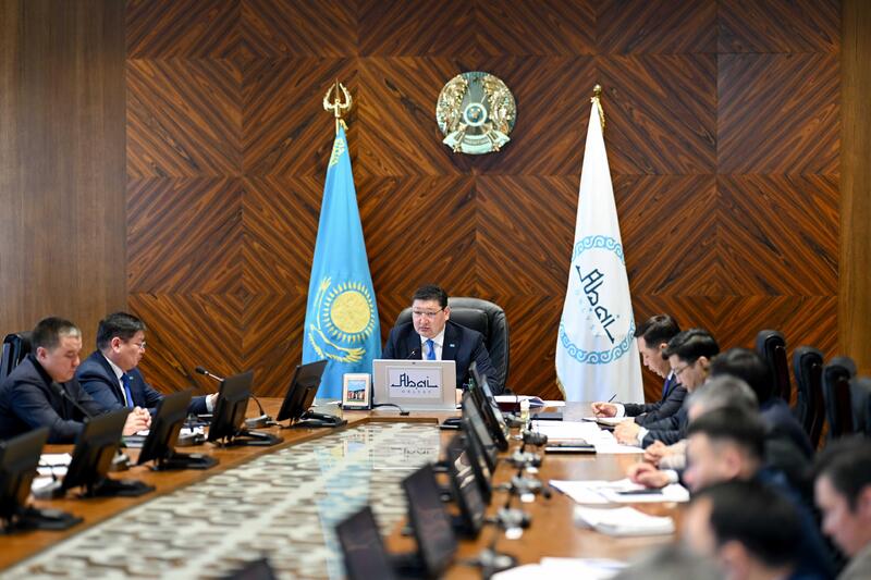 В области Абай рассмотрели ход подготовки к весенне-полевым работам